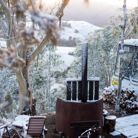 Bus & Hot Tub Secluded Eco Forest Retreat, hotel em Bagdad