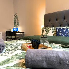 Hanley, Stoke - Modern Spacious Apartments by PolkaStays, hotel in Hanley
