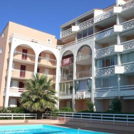 Studio Cabine avec Piscine, Parking Privé et Wifi - Proche Plage et Commerces à Sète - FR-1-338-574
