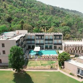 Baantalai Resort- Baba Balak Nath Shahtalai, hotel in Changar Talai