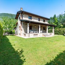Villa Vittoriano - Surrounded By Nature - Happy Rentals, hotel u gradu 'Camaiore'