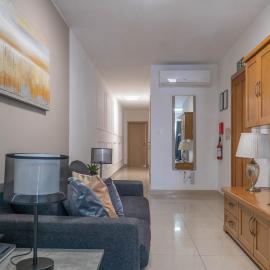 Spacious Apartment in Gzira, hotel a Il-Gżira