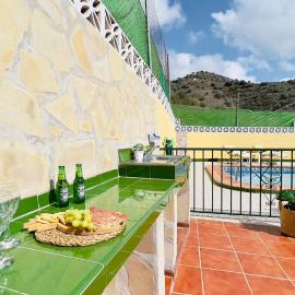 Casa Godoy con piscina by At Home Costa del Sol, hotel em Torrox