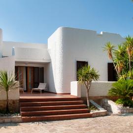 Villa Almandia, Capitolo, Monopoli