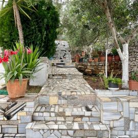 Flora’s place, hotel in Sarandë