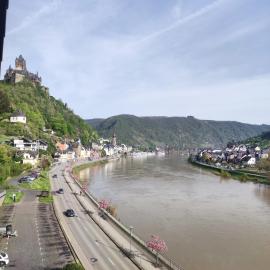 Panorama Oase Ferienwohnung mit Blick auf Mosel und Reichsburg