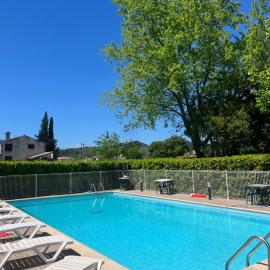 Hôtel Restaurant Douce France, hotell i Saint Alban Auriolles