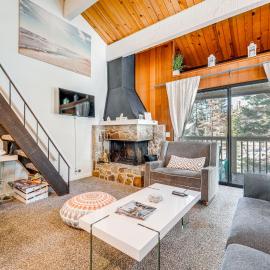 1 Mi to Lake Tahoe: Condo w/ Pool Access, Hotel in Kings Beach