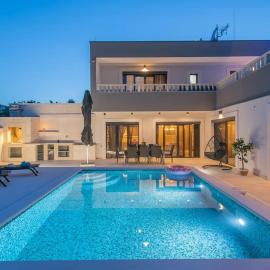 Luxury Villa Mia with sea view, heated pool and jacuzzi，賽維德的飯店