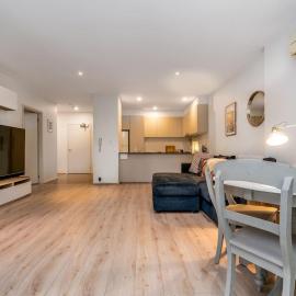 Spacious APT in Convenient Kingston Location, hotel in Kingston 