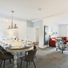 Large Luxury Home in Solihull - Sleeps 14 near NEC & BHX, hotel sa Solihull