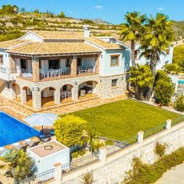 Villa Fortezza by Abahana Villas