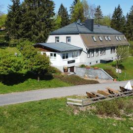 Ferienhaus Vier Jahreszeiten, hotel v mestu Frauenwald