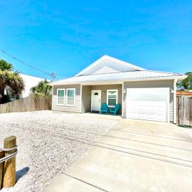 Beach Haven One Block to Bch Sleeps Six Dog OK