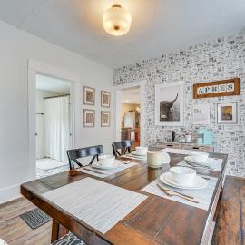 Lovely Ludlow Farmhouse ~ 1 Mi to Town & Slopes!, viešbutis mieste Ladlou