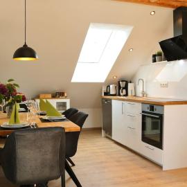 Moderne DG-Wohnung im Günztal, viešbutis mieste Krumbachas