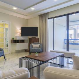 Crest 3-Bedroom Apt & Balcony in Hamra