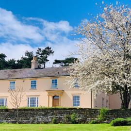 Beautiful farm house with dedicated sitting and media room for guest's use, hotel in Charwelton