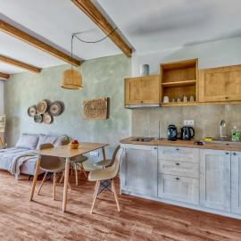 Komody Apartments, отель в Дельфах