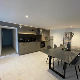 Charmante Maison 3 Chambres Plein Centre avec Parking Privé Gratuit, ξενοδοχείο σε Lorient