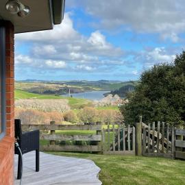 Kaiwaka Paradise - Kaiwaka Holiday Home, hotel in Maungaturoto