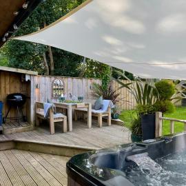 The Lodge@Tyddyn Ucha، فندق في كارنارفون