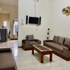 Nazifa Homestay, hotel in Batu