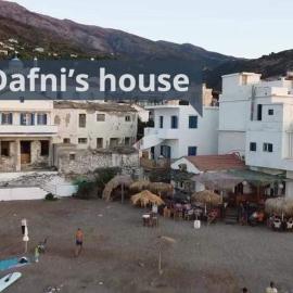 Dafnis beach house, hotel Karavostamo városában