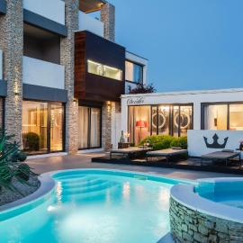 Boutique Hotel Chevalier by Bura Hotels - Adults Only, viešbutis Meduline