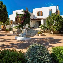 Villa Can Jasa Ibiza Mediterranean Retreat, hotel in San Antonio