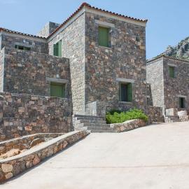 Tzouzos-Kordopateika villa in Prosilio, Kardamyli