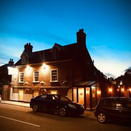 The Red Lion，霍爾比奇的飯店