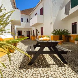 Évora City Break Apartment with Patio in the Historic Centre