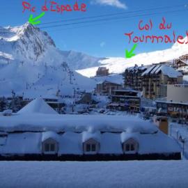 Centre village ; Vue imprenable, hotel v destinaci La Mongie