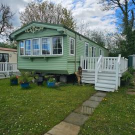 PB6, hotel i Bettws-Evan