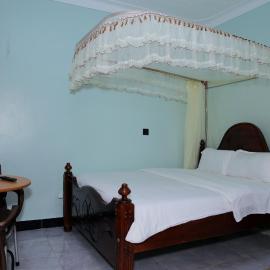 JOSELLA MOTEL MUBENDE – hotel w mieście Mubende