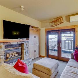 Ski-In/Ski-Out Whitefish Escape w/ Balcony!, hotelli kohteessa Whitefish