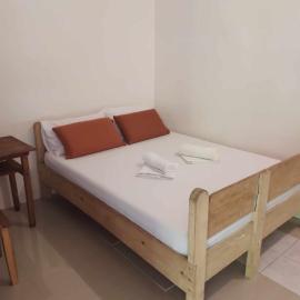 Bearby Homestay Siargao - K2, hotell i Catangnan