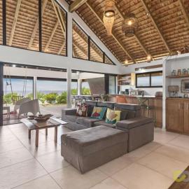 Coastal Bliss: 1BR Bungalow by the Sea in Moorea, viešbutis mieste Temae