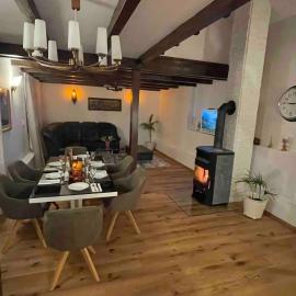 Lovely villa Monte close to Cologne with three bedrooms and one bathroom, hotell i Frechen