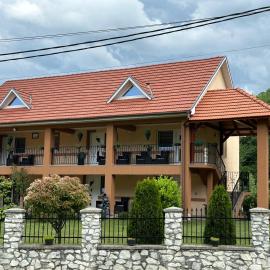Casa Antonia, מלון בChişcău