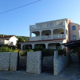 Apartman Daisy, hotel in Slatine