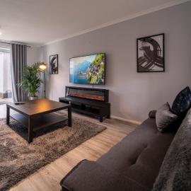 Spacious 3 Bed House, 5mins to HS2/ NEC/Airport., hotelli kohteessa Marston Green