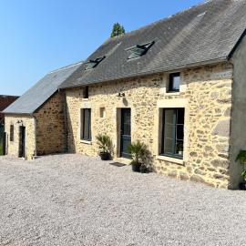 Aux Portes de la Hougue – hotel w mieście Quettehou