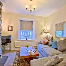 Labernum Cottage, Ingleton Village, Yorkshire Dales National Park, Famous Three Peaks, Near The Lake District, Pets Are Welcome, Direct Parking in front of the Cottage & Guest Parking, hotel din Ingleton