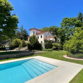 Espectacular Casa Chateau en el centro de Olot, hotel a Olot