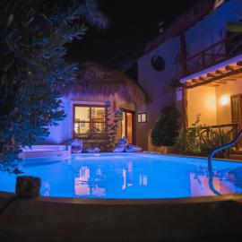 Viesnīca Casa Iguana Holbox - Beachfront Hotel pilsētā Holboksa