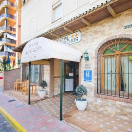 Hostal Los Corchos, hotel in Fuengirola