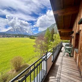 AKTIV Apartments by Peak Stay, hotel u gradu Lojtaš