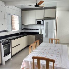Casa com piscina e ar condicionado condicionado